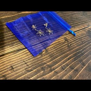 Gorgeous Delicate Gold Flower Earrings